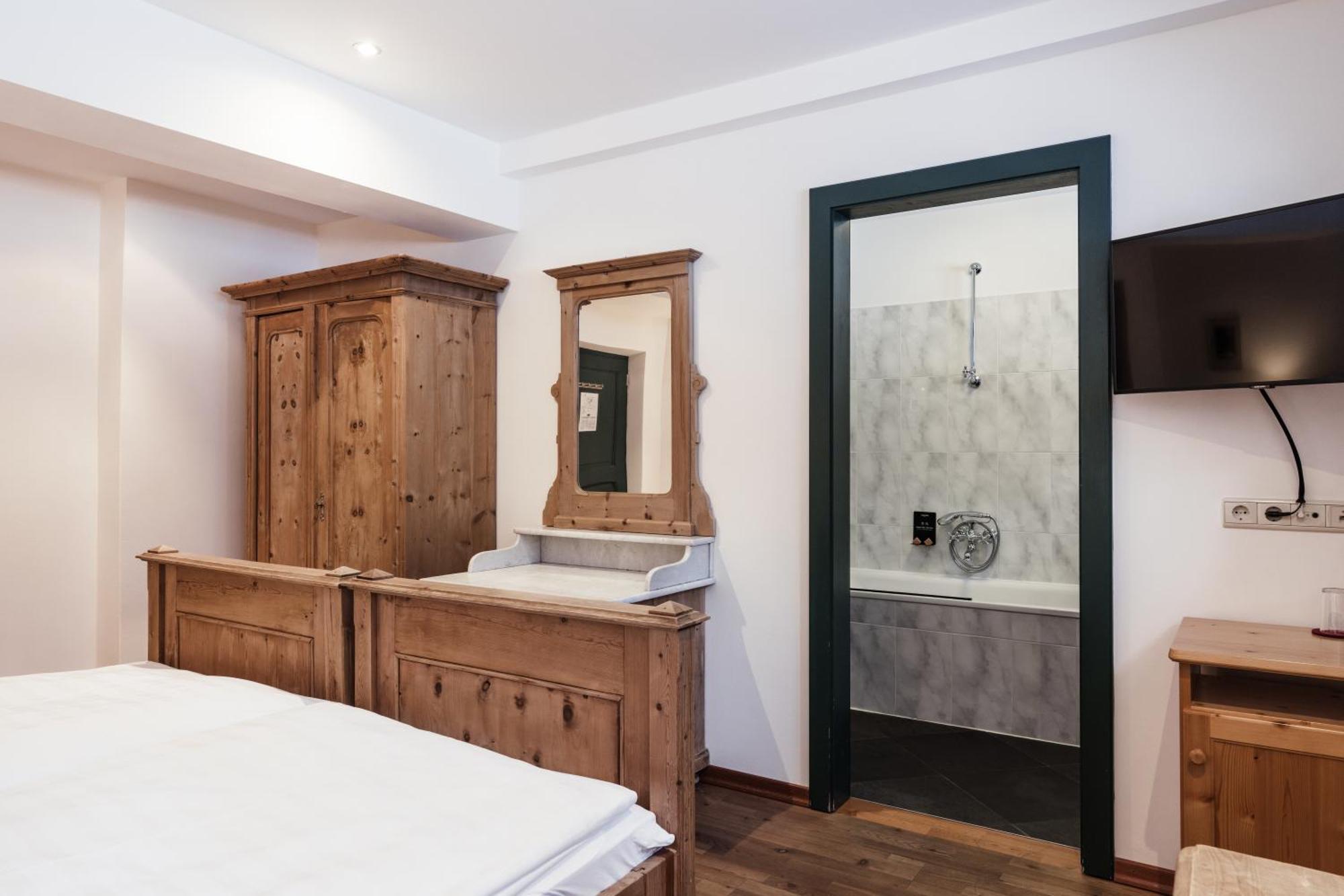 Hotel Dolomitenhof & Chalet Alte Post Сесто Экстерьер фото